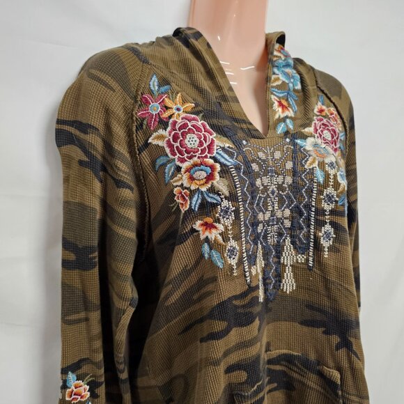 Johnny Was Eleni Thermal Top Size Large Camo Embroidered Camo Hooded Pullover - Picture 3 of 13